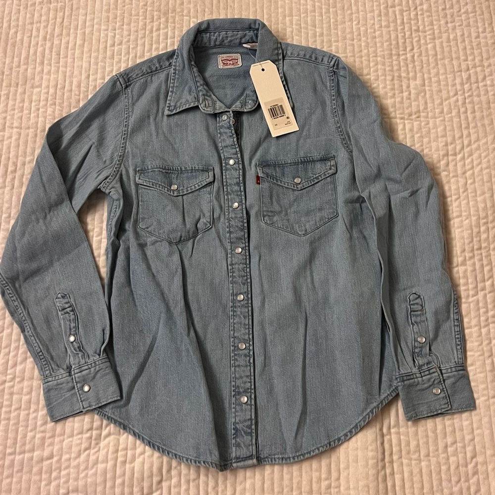 Levi's® Premium
ESSENTIAL WESTERN DENIM SHIRT - Picture 4 of 7